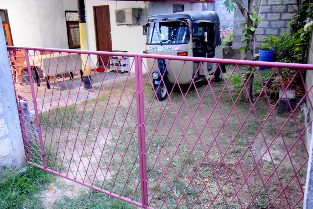 Meera Homestay & Guest House Anuradhapura Exterior foto