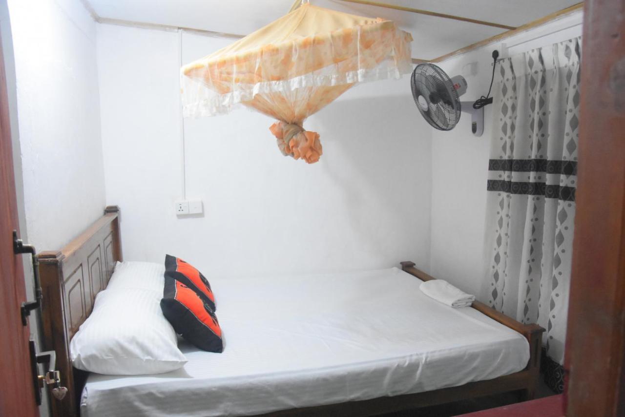 Meera Homestay & Guest House Anuradhapura Exterior foto